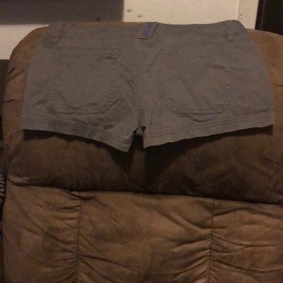 Volcom shorts - Picture 3 of 3